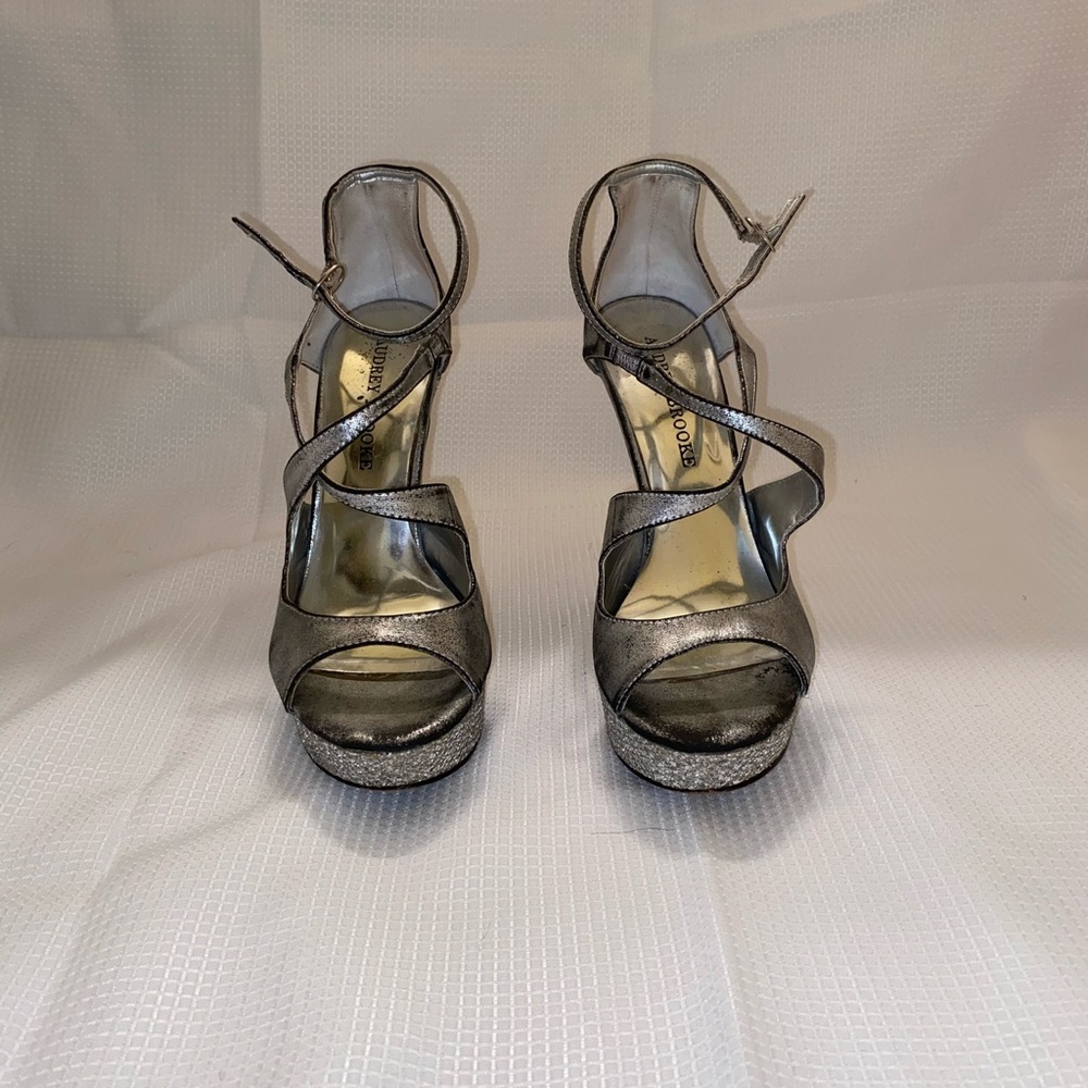 Heels - Picture 1 of 4